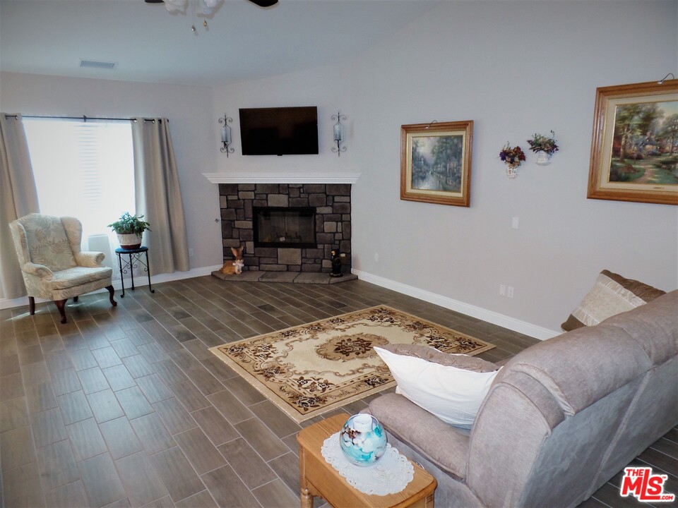 18439 Ranchero Road Hesperia, CA 92345 - Photo 7 of 37