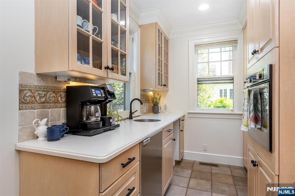 132 Christopher Street Montclair, NJ 07042 - Photo 21 of 50