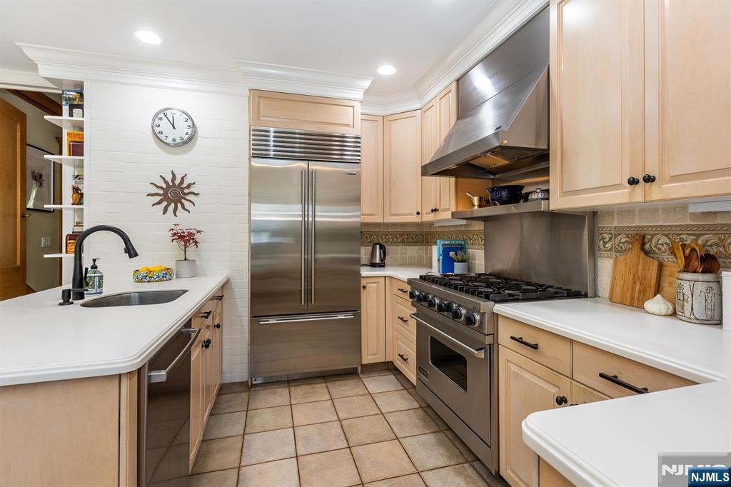 132 Christopher Street Montclair, NJ 07042 - Photo 25 of 50
