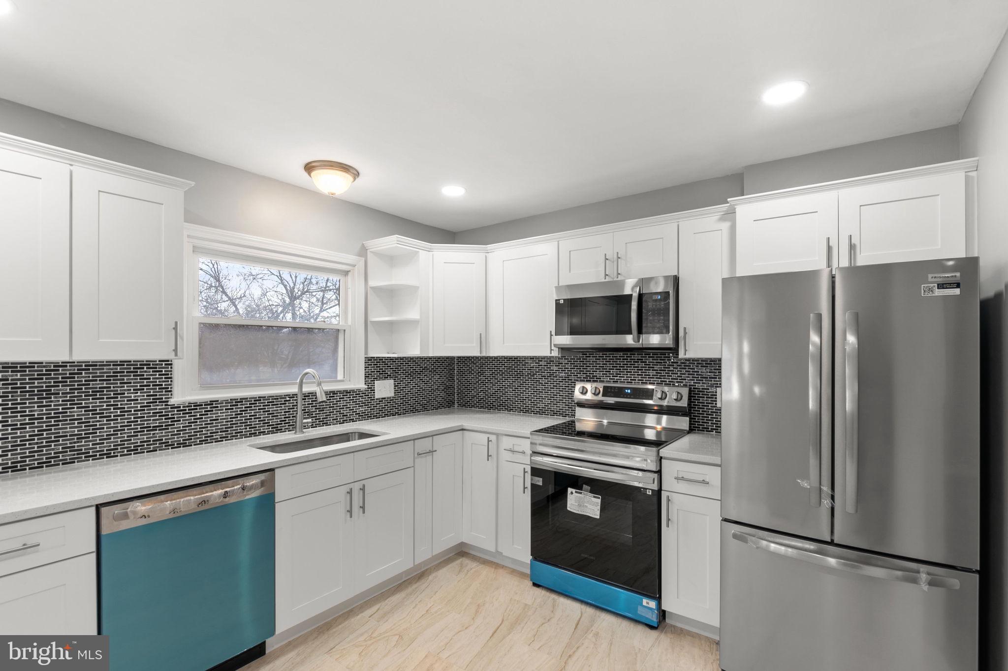 800 West Redwood Road Sterling, VA 20164 - Photo 14 of 41