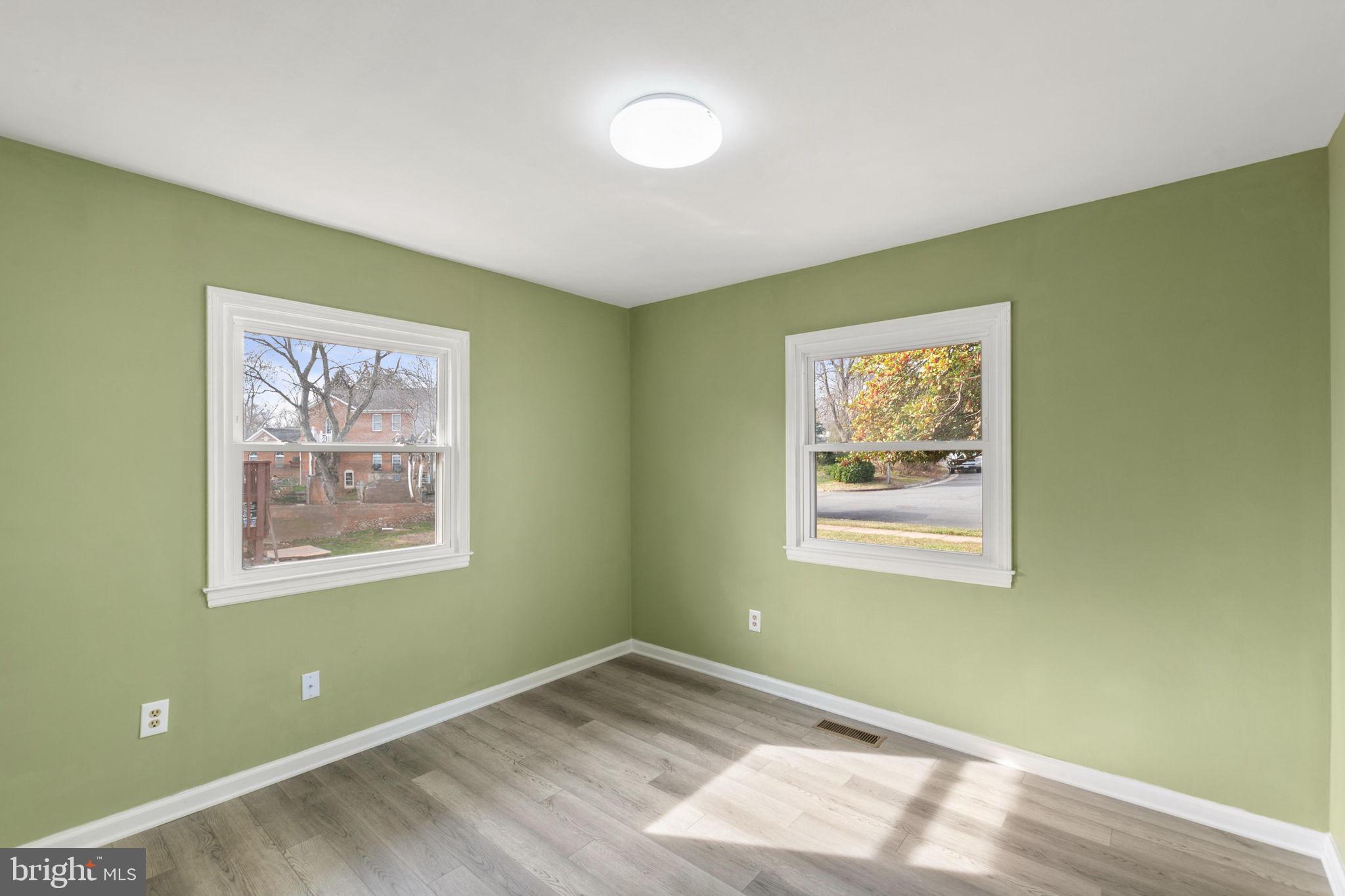 800 West Redwood Road Sterling, VA 20164 - Photo 20 of 41