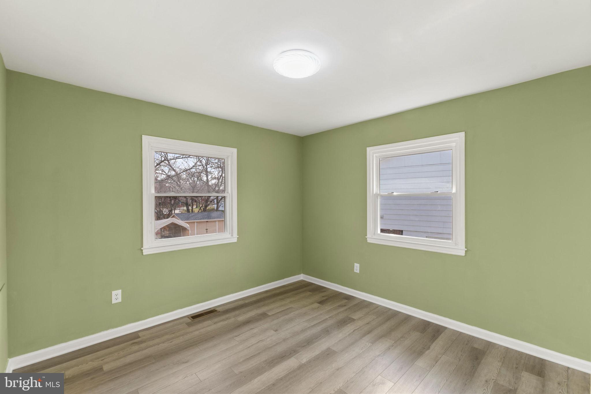 800 West Redwood Road Sterling, VA 20164 - Photo 22 of 41