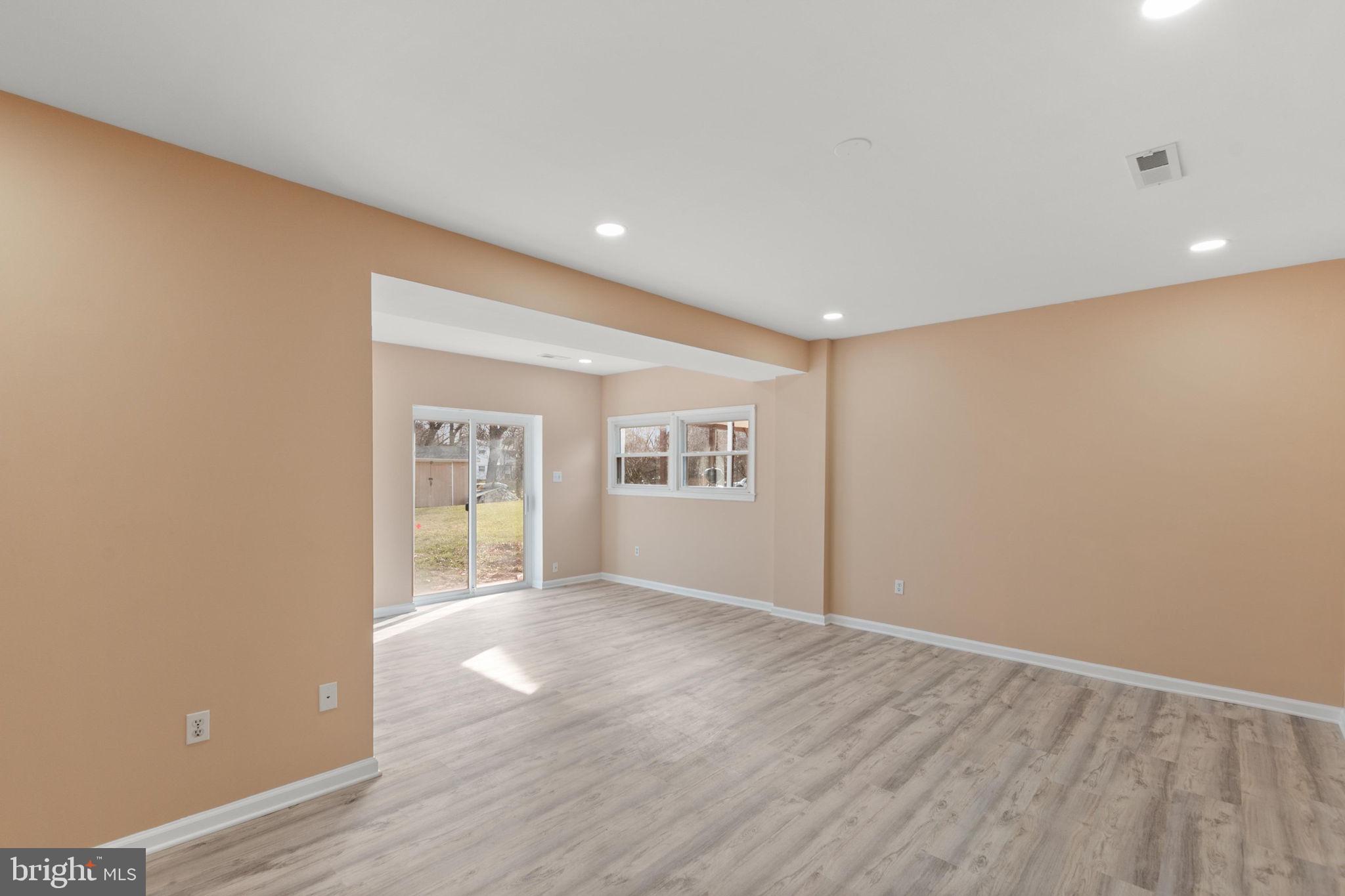 800 West Redwood Road Sterling, VA 20164 - Photo 29 of 41