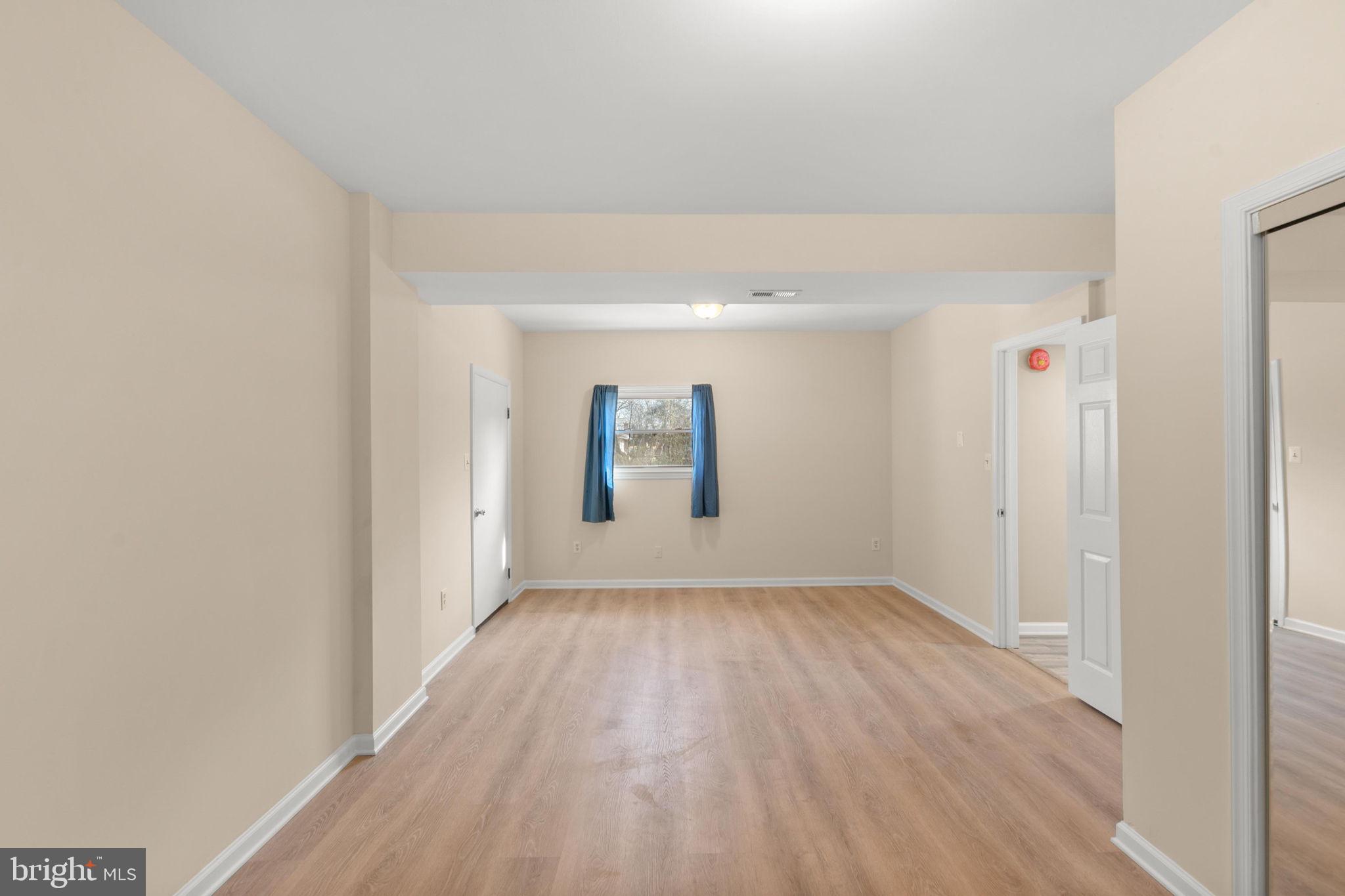 800 West Redwood Road Sterling, VA 20164 - Photo 32 of 41