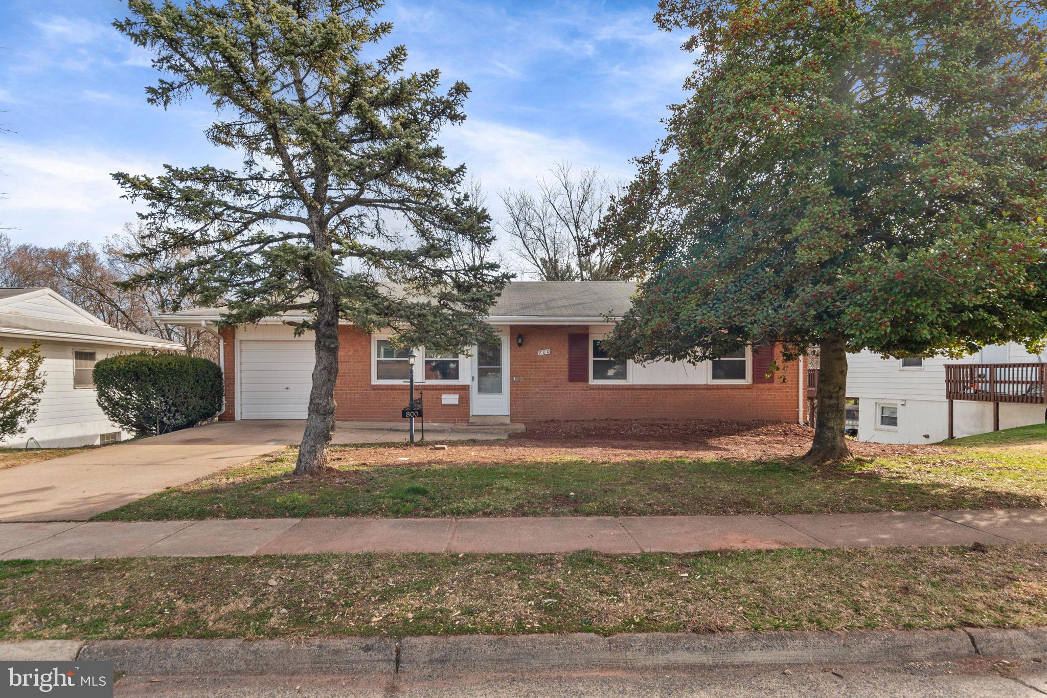 800 West Redwood Road Sterling, VA 20164 - Photo 4 of 41