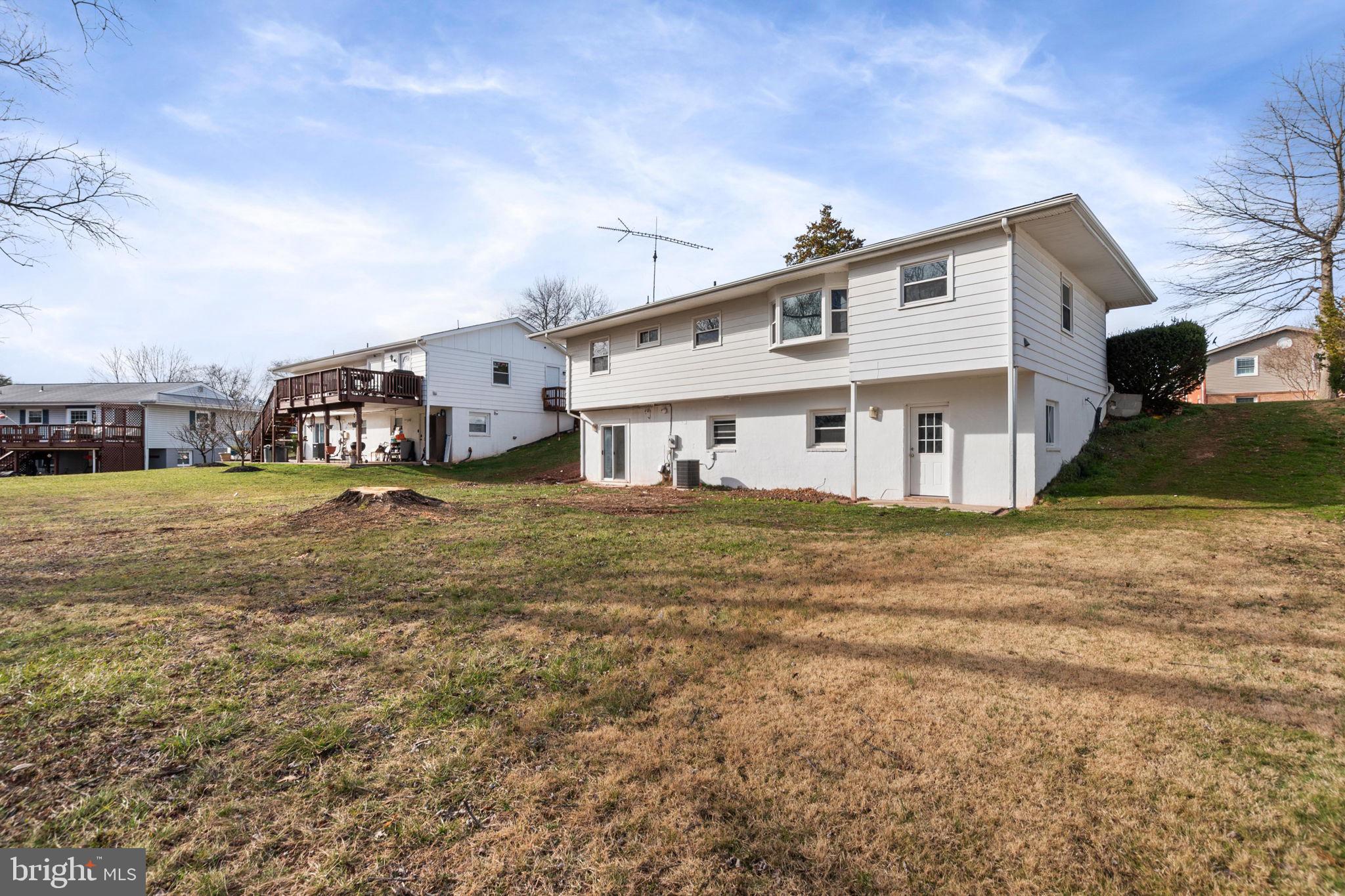 800 West Redwood Road Sterling, VA 20164 - Photo 7 of 41