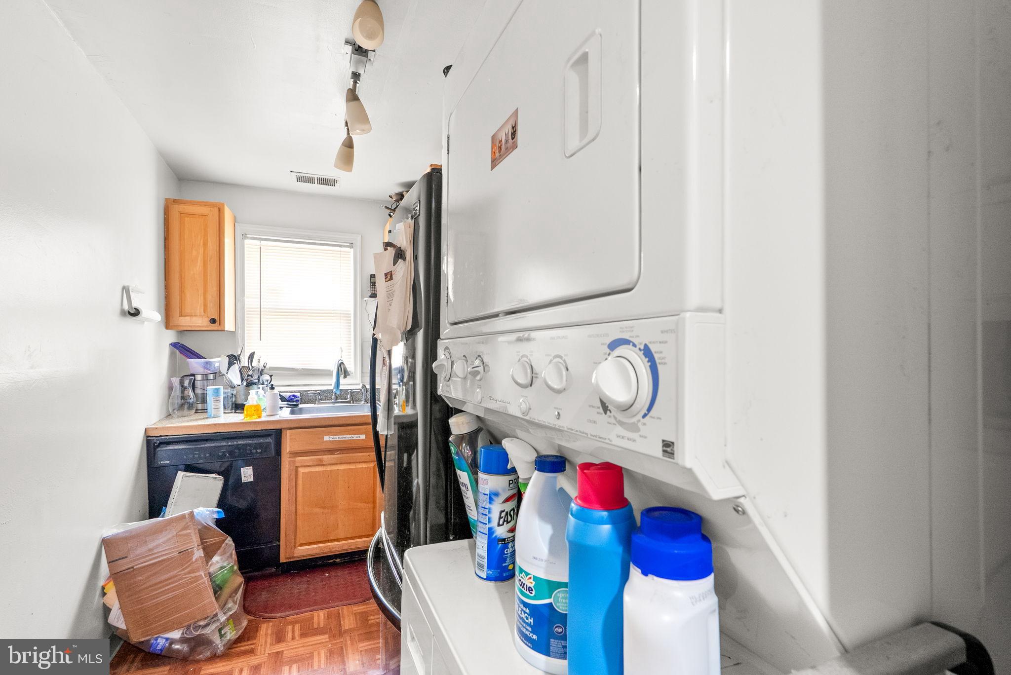 1934 11th Street Northwest Washington, DC 20001 - Photo 7 of 23 a very nice looking room with many windows