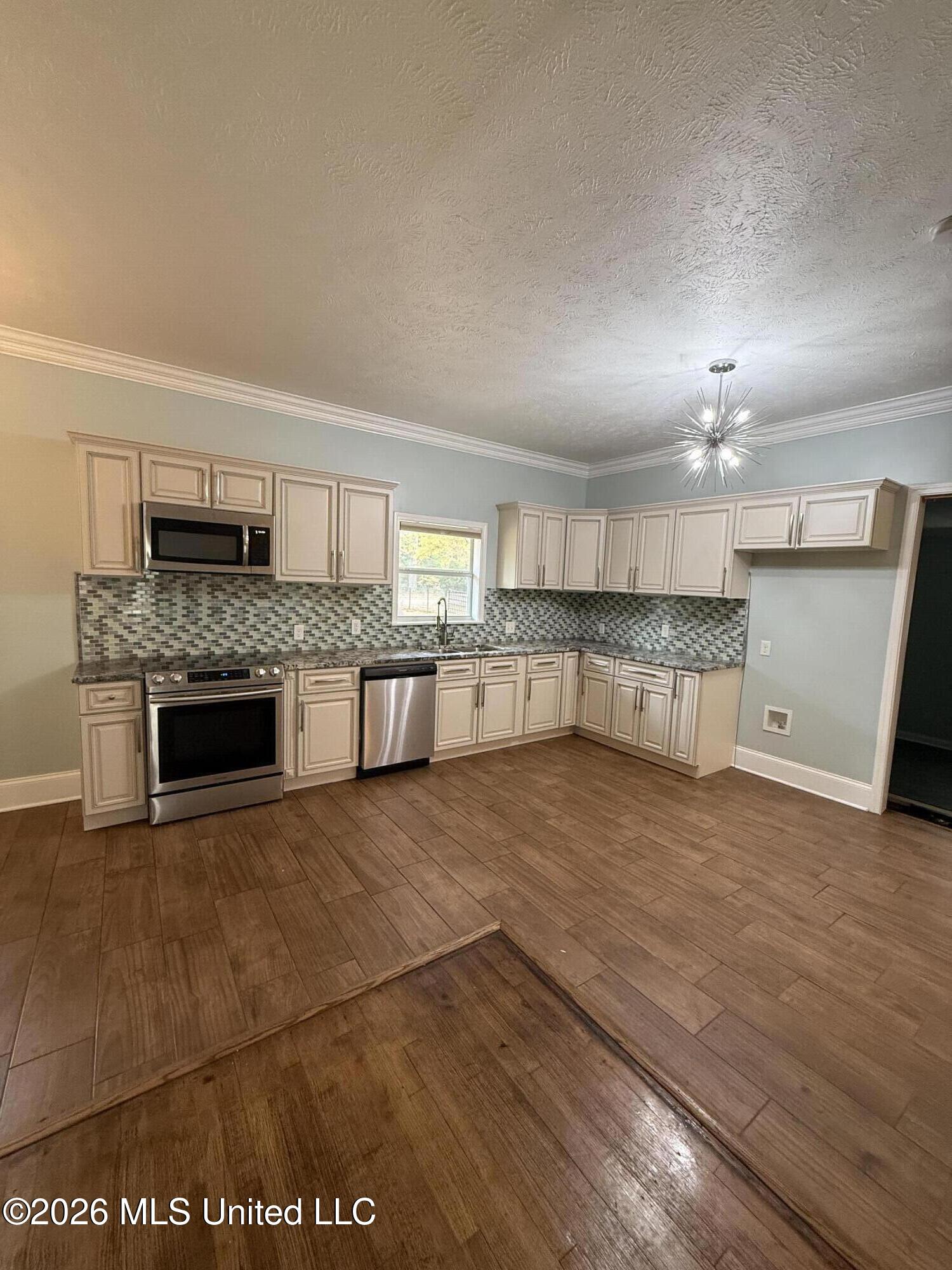 5520 Ridgewood Road Jackson, MS 39211 - Photo 5 of 17 IMG_9083