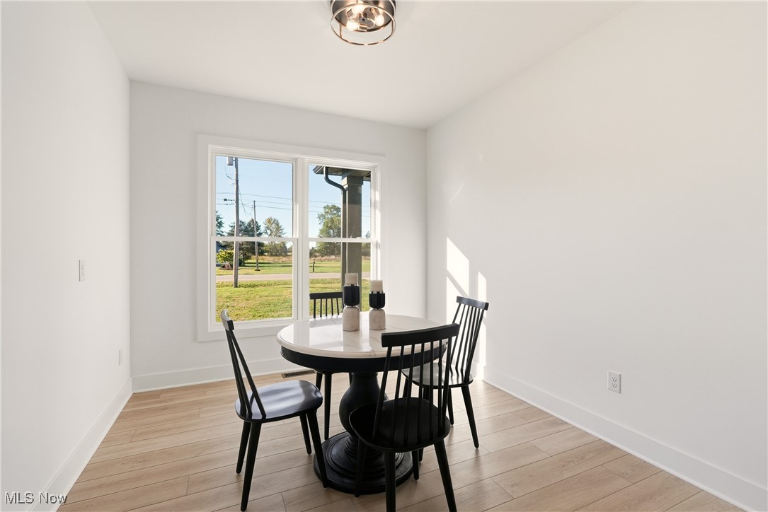 5906 Russia Road Amherst, OH 44001 - Photo 25 of 50 Private dining room