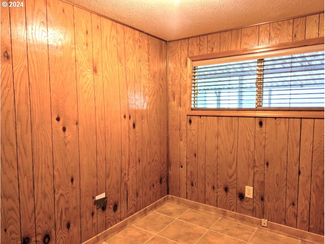 47775 Berry Street, Unit B7 Oakridge, OR 97463 - Photo 12 of 26