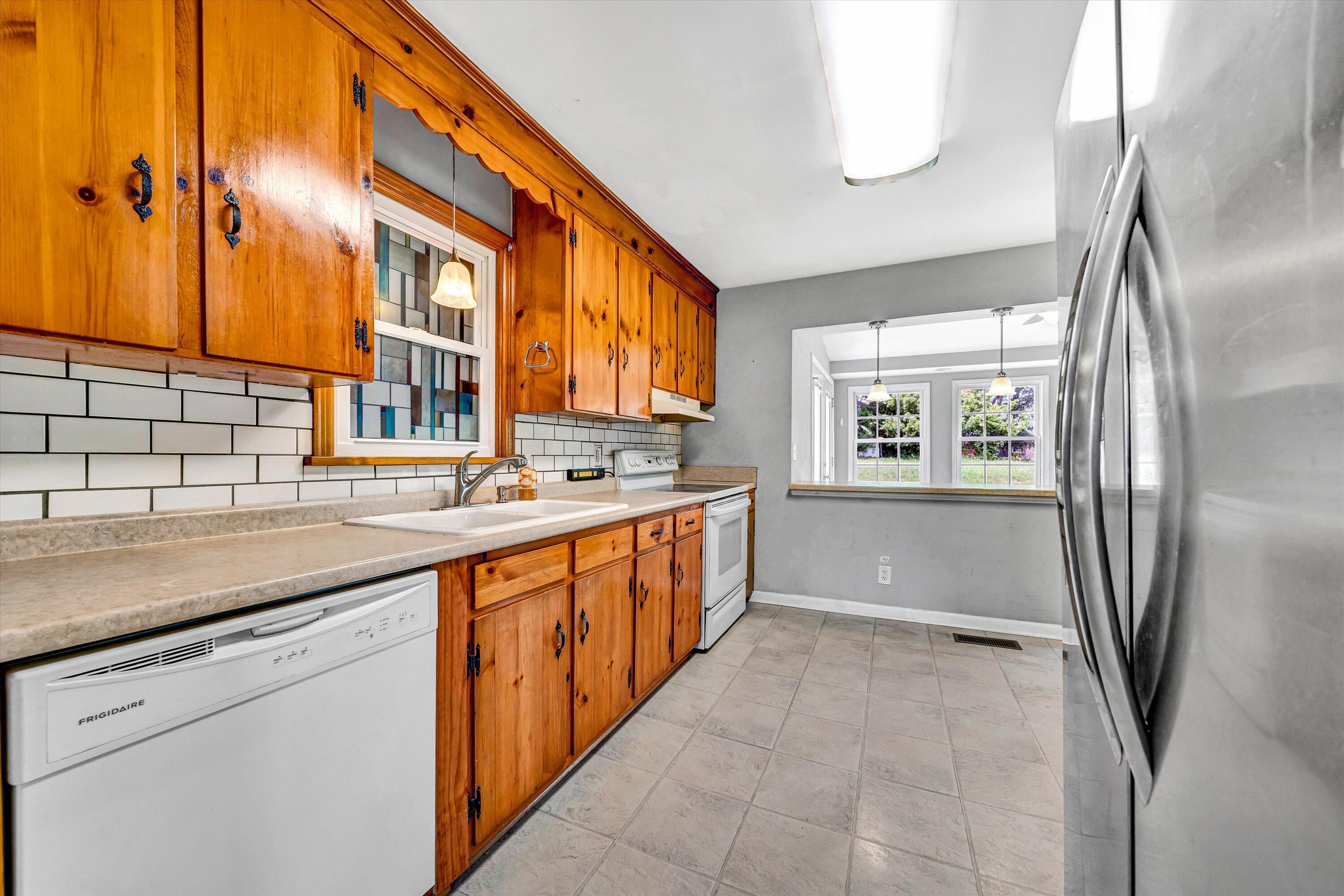 6539 Wendover Road Roanoke, VA 24019 - Photo 12 of 33 Kitchen