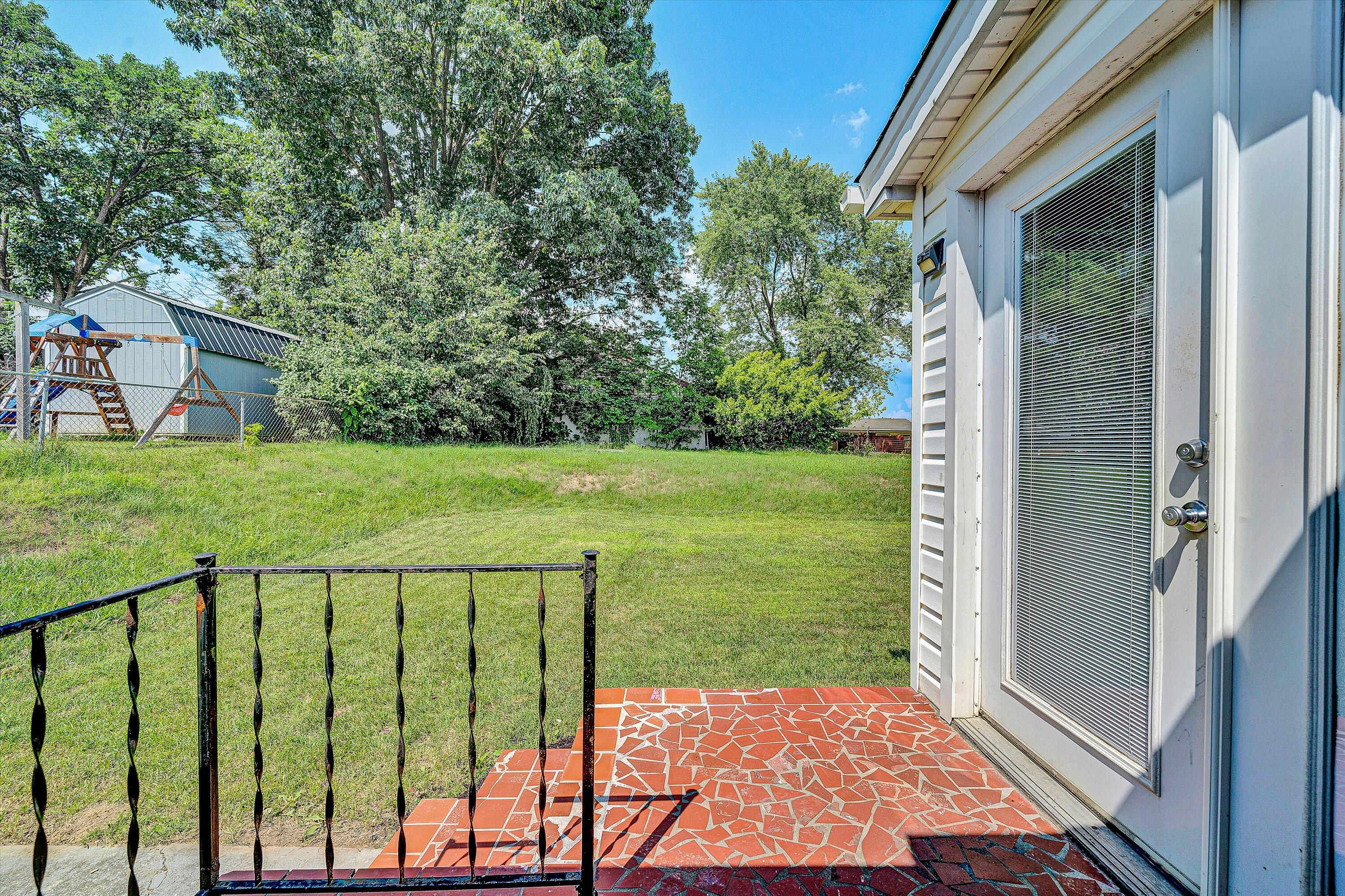 6539 Wendover Road Roanoke, VA 24019 - Photo 15 of 33 Side Porch