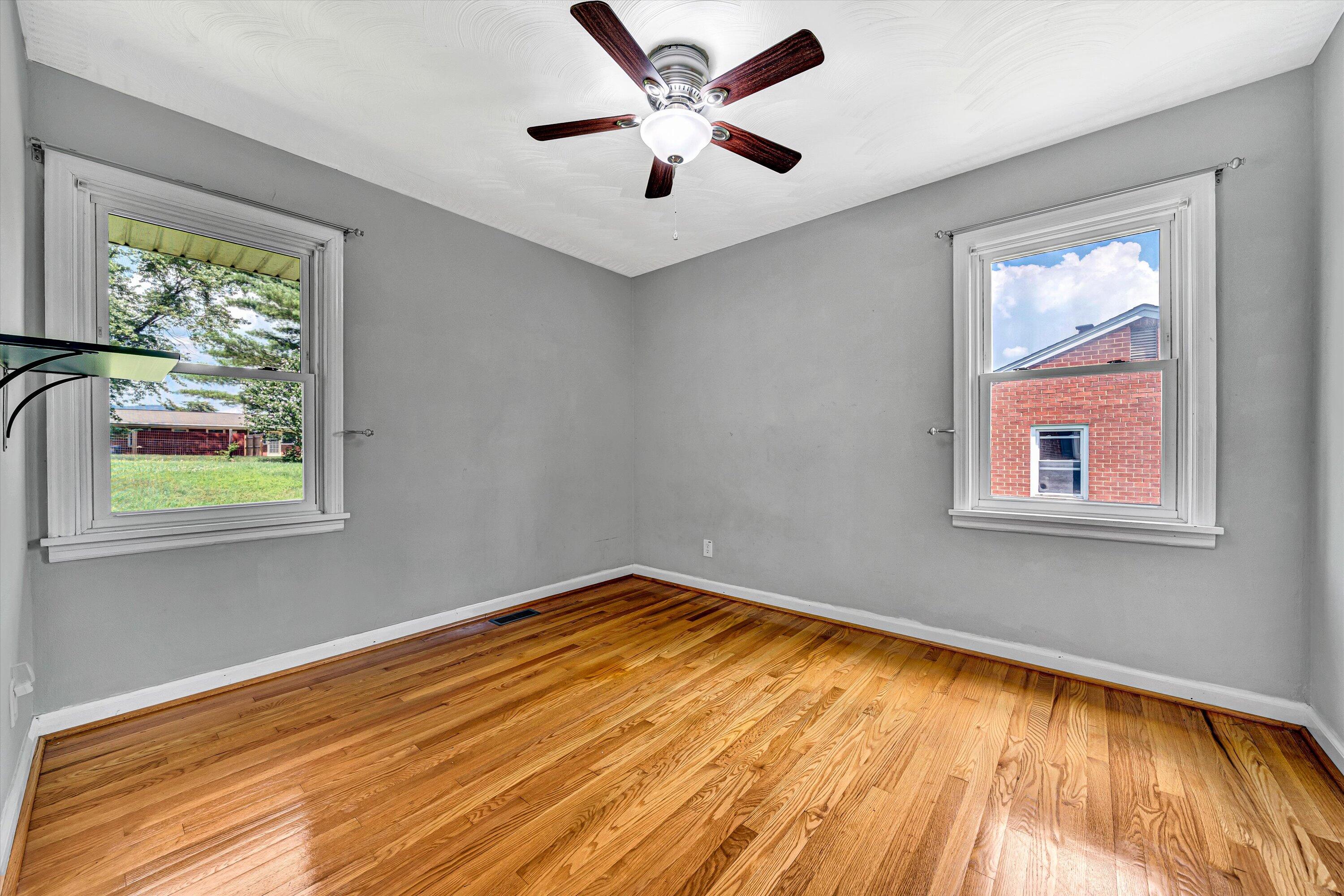 6539 Wendover Road Roanoke, VA 24019 - Photo 19 of 33 2nd Upstairs Bedroom