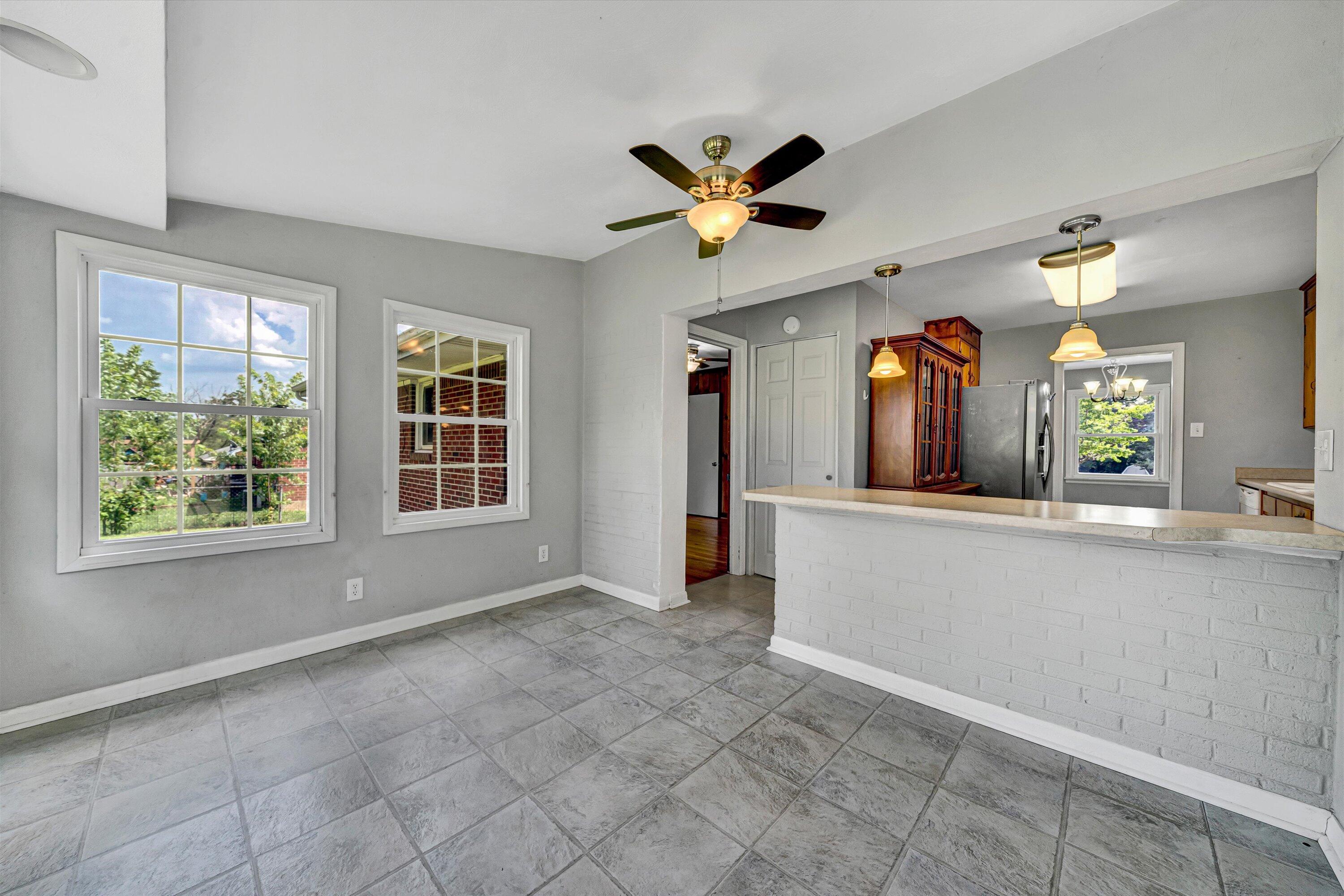 6539 Wendover Road Roanoke, VA 24019 - Photo 4 of 33 Sunroom