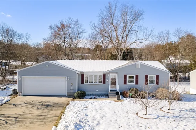 $319,900 | 91 Knollwood Circle, Holyoke, MA 01040