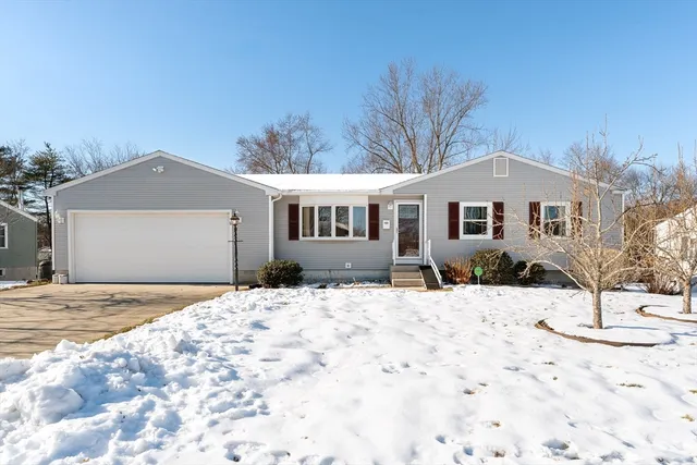 $319,900 | 91 Knollwood Circle, Holyoke, MA 01040