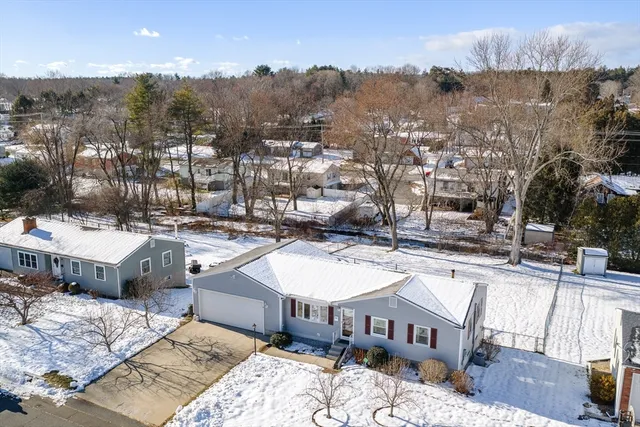 $319,900 | 91 Knollwood Circle, Holyoke, MA 01040