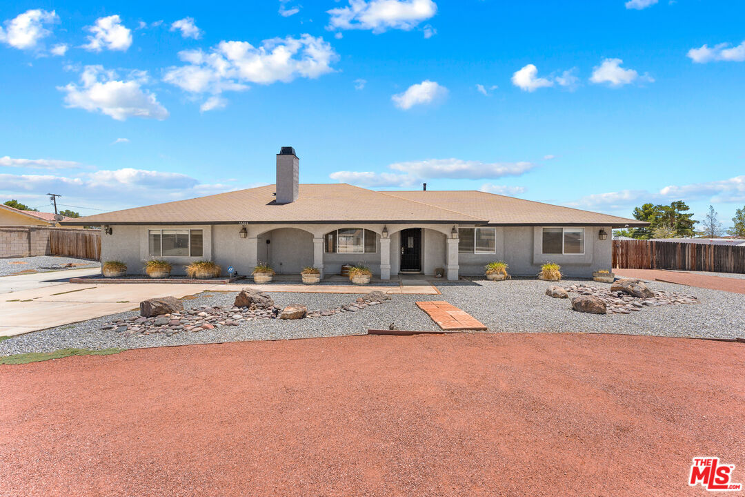 15361 Mondamon Road Apple Valley, CA 92307 - Photo 7 of 56