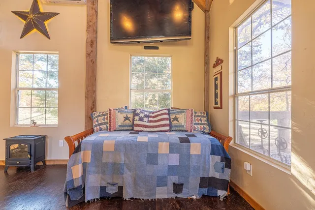 $969,999 | 1245 Private Road 3063, Thrall, TX 76578