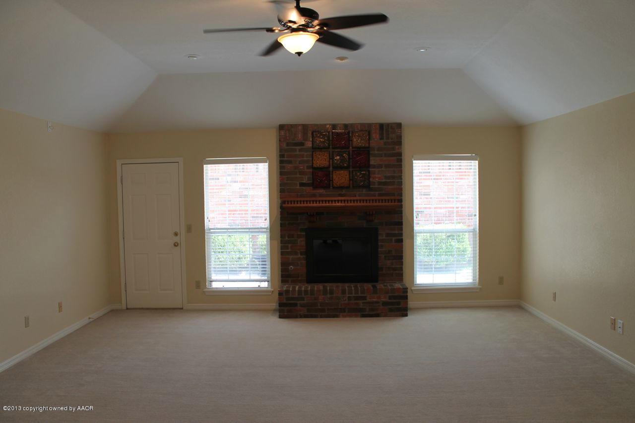 7002 Learning Tree Avenue Amarillo, TX 79119 - Photo 6 of 26 Living Room
