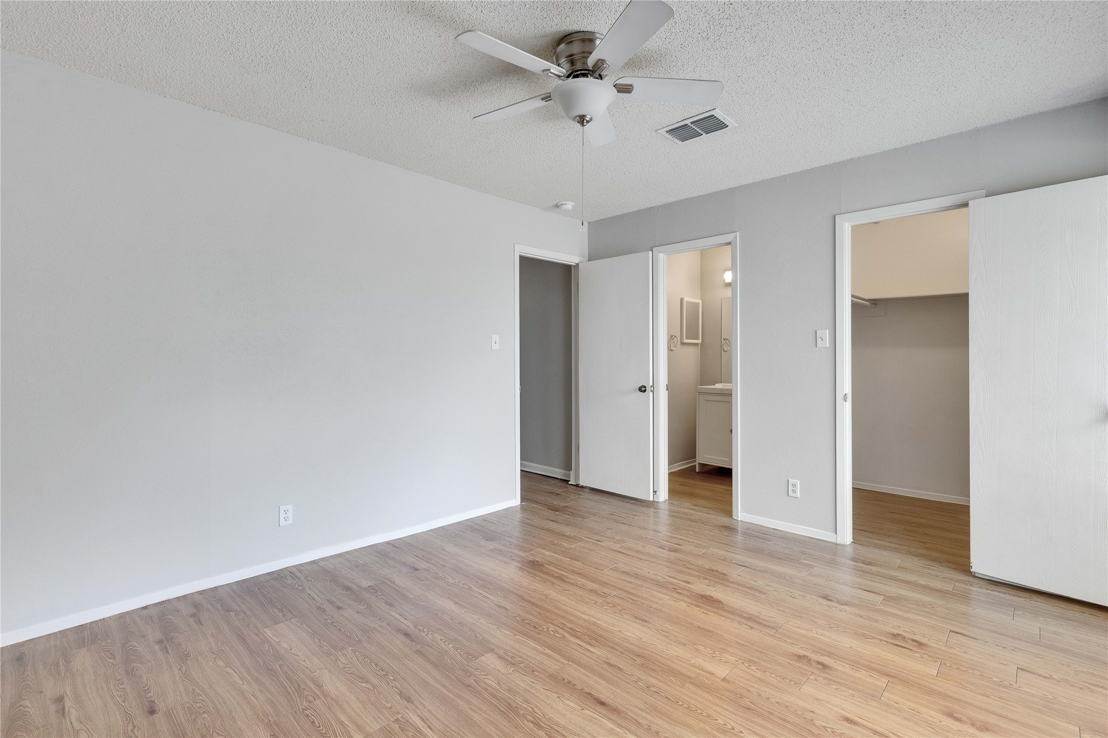 1714 Timber Ridge Drive Austin, TX 78741 - Photo 9 of 25 Gallery Image 9