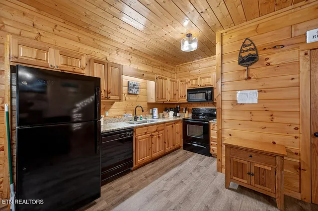 $445,000 | 645 Chickasaw Gap Way, Pigeon Forge, TN 37863