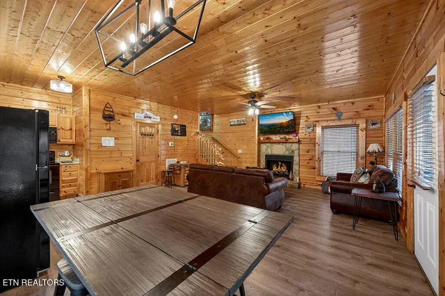 $445,000 | 645 Chickasaw Gap Way, Pigeon Forge, TN 37863