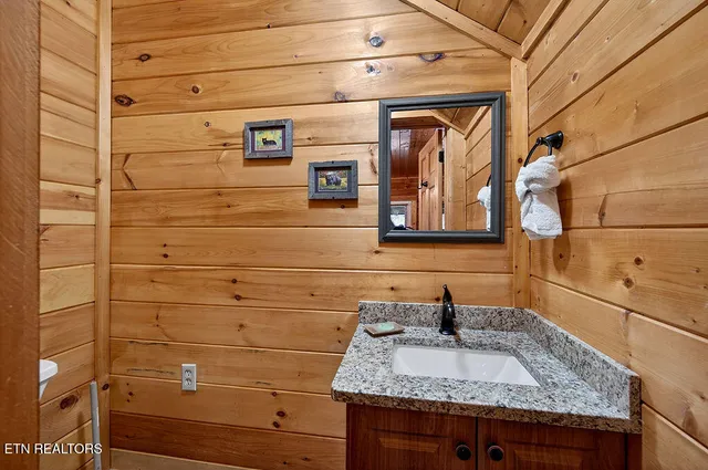 $445,000 | 645 Chickasaw Gap Way, Pigeon Forge, TN 37863