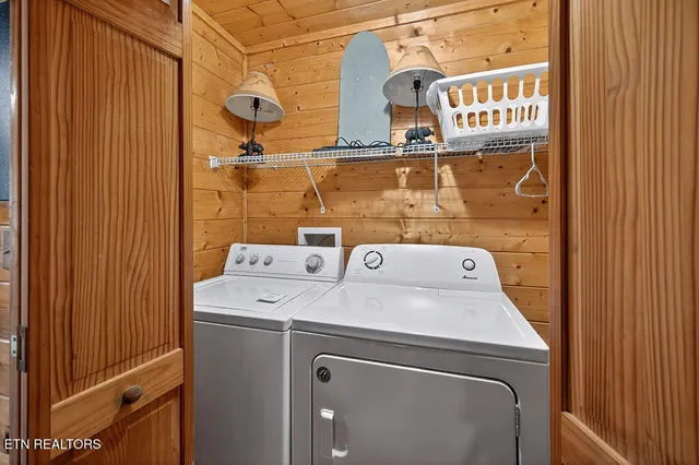 $445,000 | 645 Chickasaw Gap Way, Pigeon Forge, TN 37863