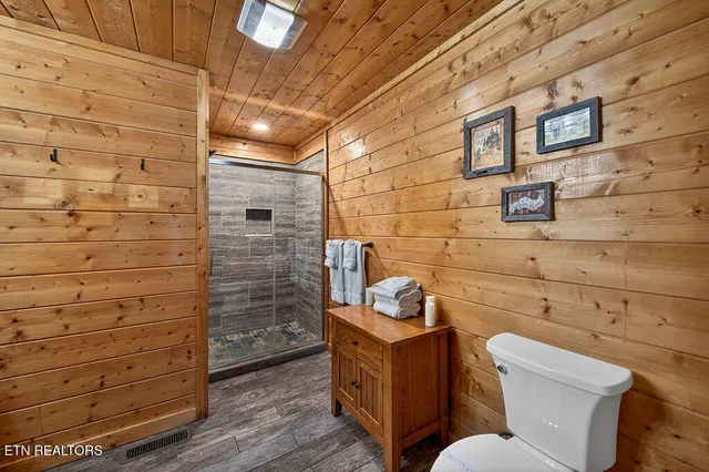 $445,000 | 645 Chickasaw Gap Way, Pigeon Forge, TN 37863