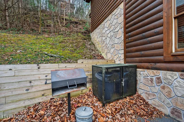 $445,000 | 645 Chickasaw Gap Way, Pigeon Forge, TN 37863