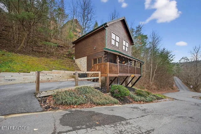 $445,000 | 645 Chickasaw Gap Way, Pigeon Forge, TN 37863