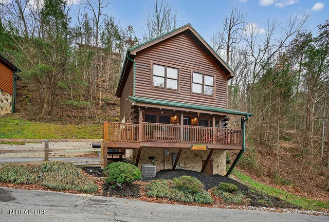 $445,000 | 645 Chickasaw Gap Way, Pigeon Forge, TN 37863