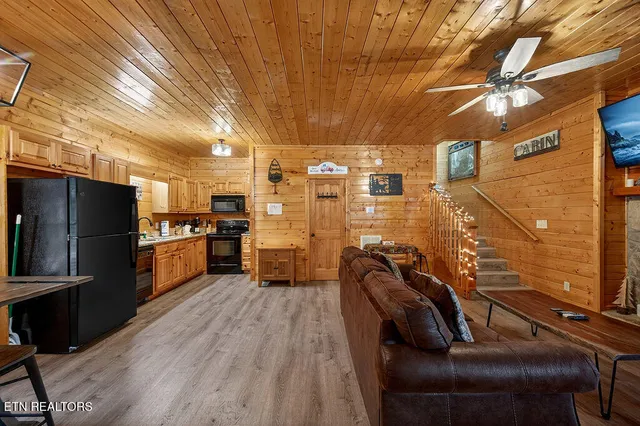 $445,000 | 645 Chickasaw Gap Way, Pigeon Forge, TN 37863