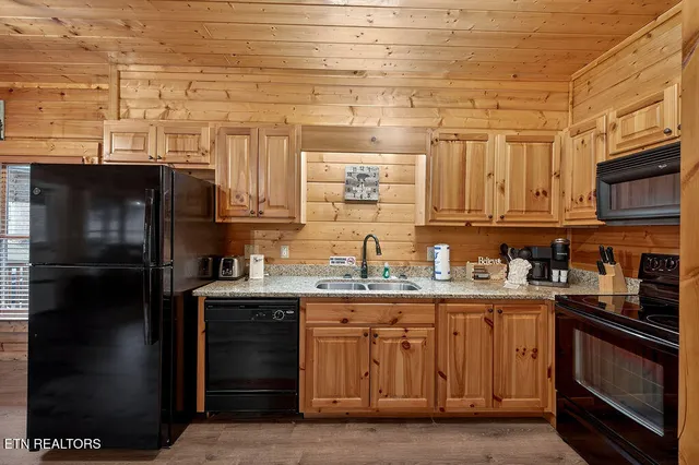 $445,000 | 645 Chickasaw Gap Way, Pigeon Forge, TN 37863