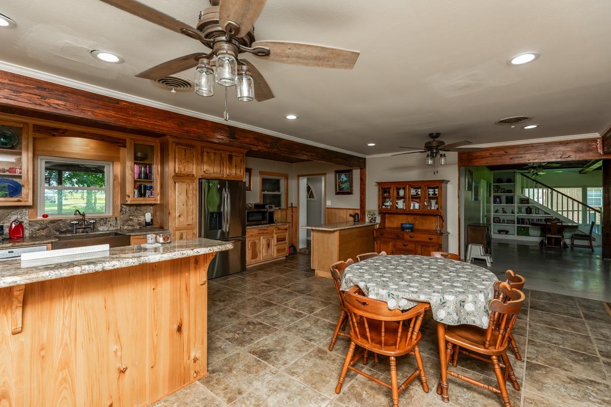 2231 Neyland Road Silsbee, TX 77656 - Photo 15 of 48