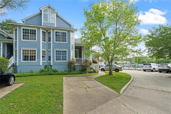 $350,000 | 1100 Livingston Street, Unit 5, Mandeville, LA 70448