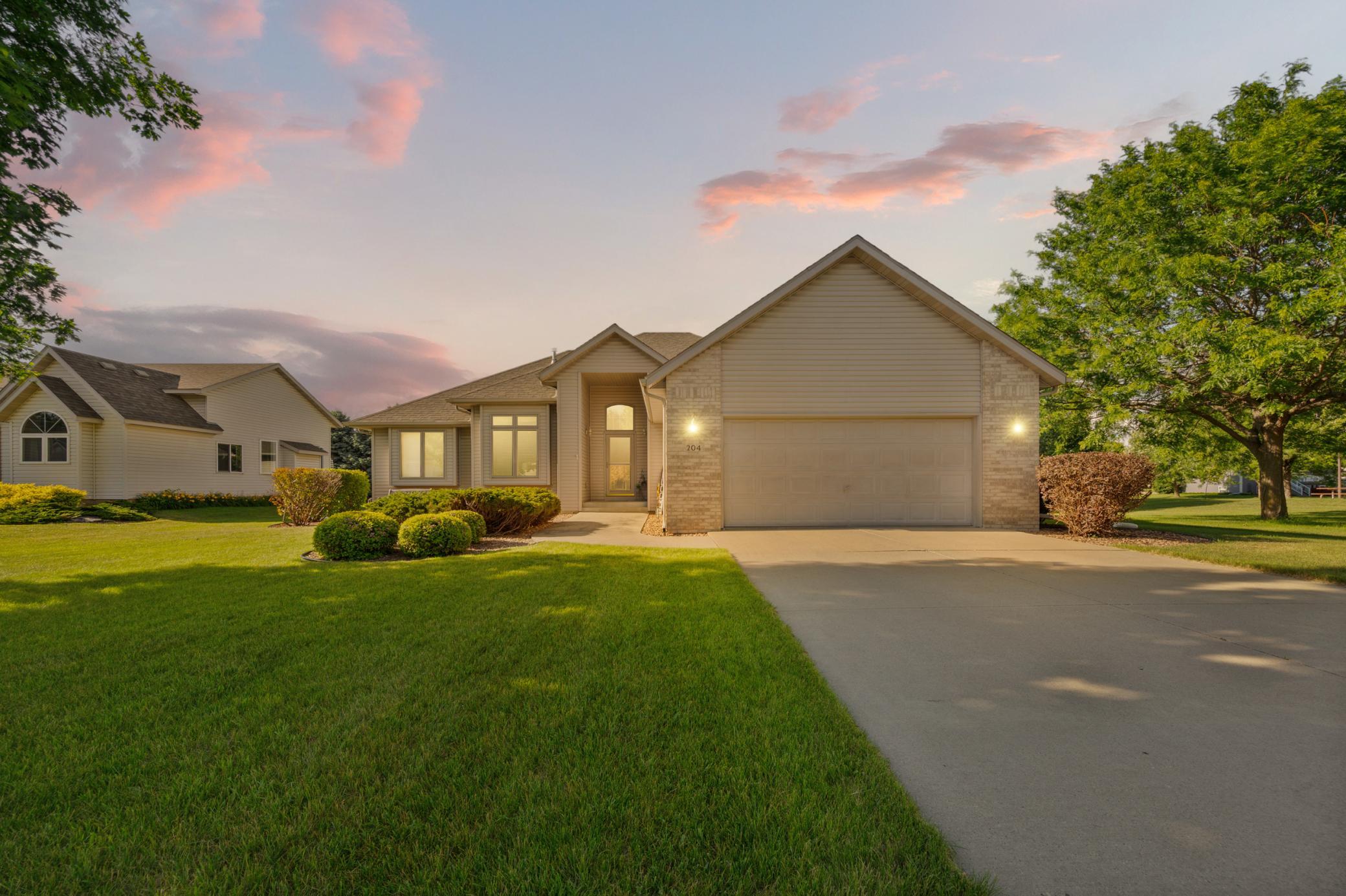 204 Allen Lane Faribault, MN 55021 - Photo 3 of 37