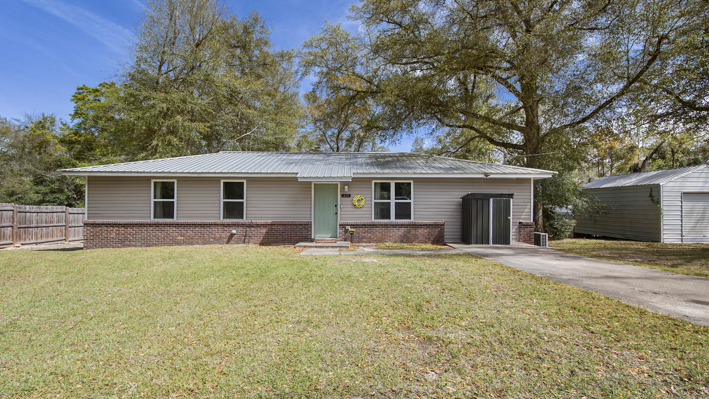 613 North Pear Street Chipley, FL 32428 - Photo 4 of 36 DSC02154