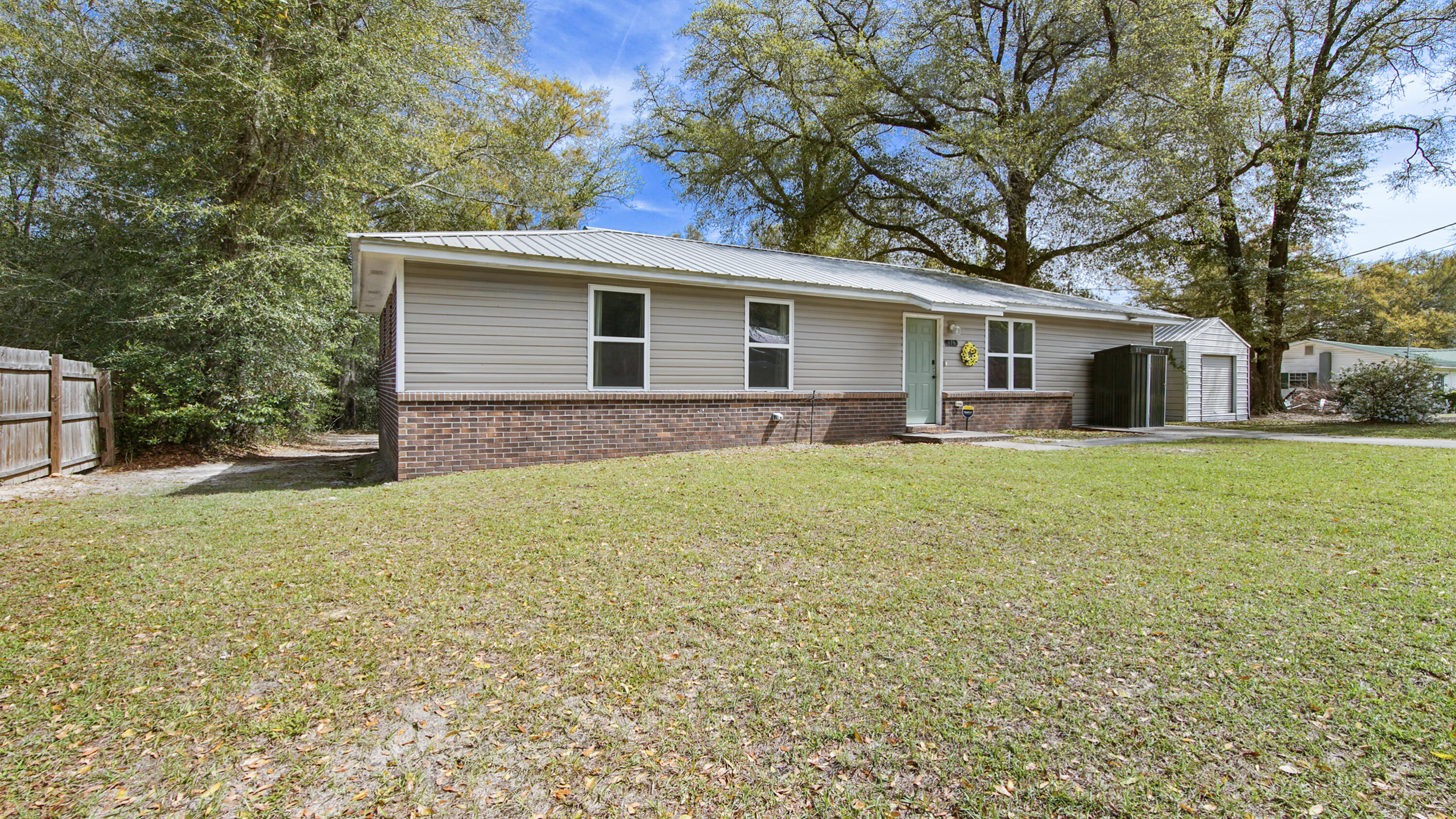 613 North Pear Street Chipley, FL 32428 - Photo 5 of 36 DSC02160