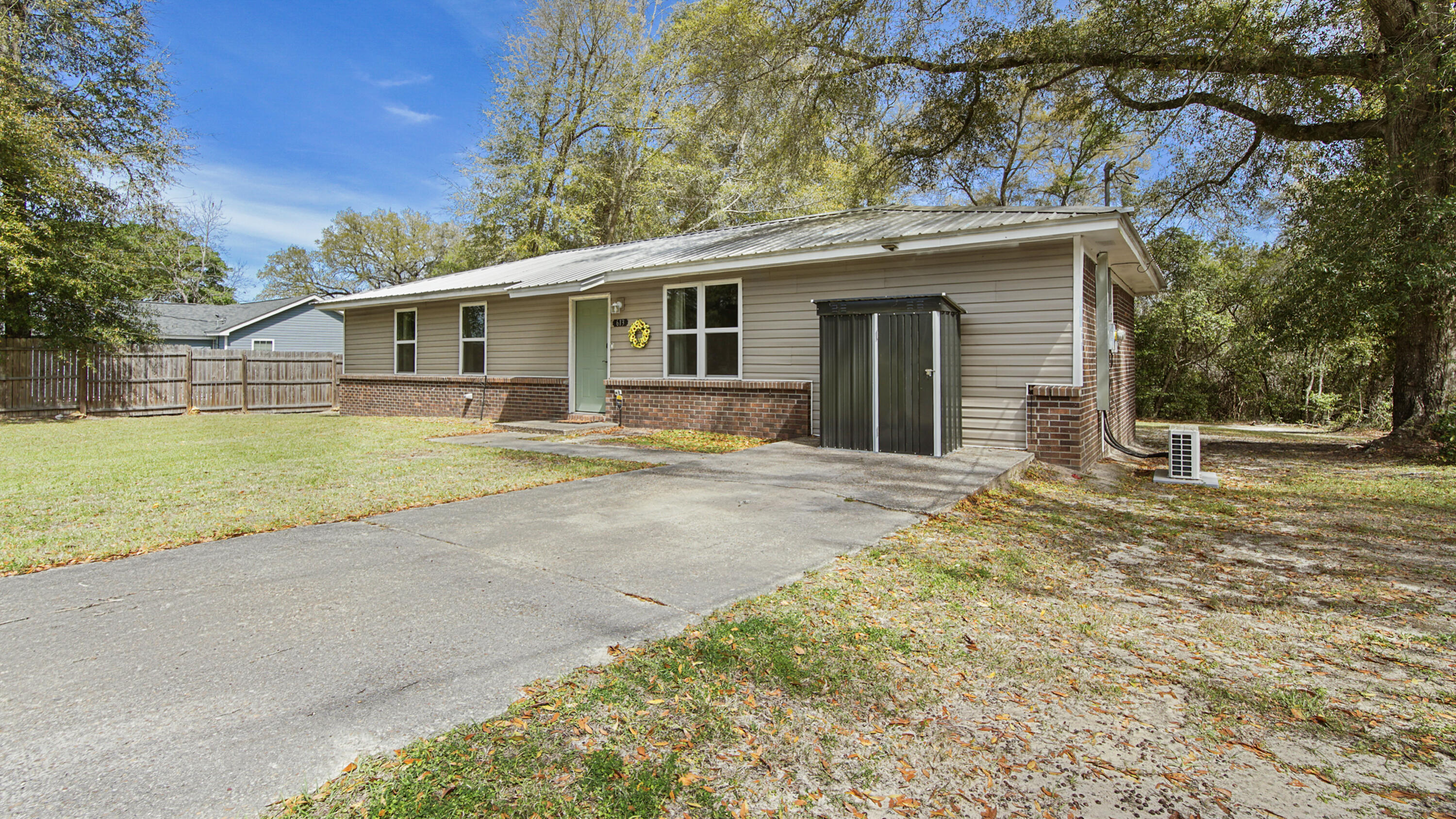 613 North Pear Street Chipley, FL 32428 - Photo 6 of 36 DSC02163