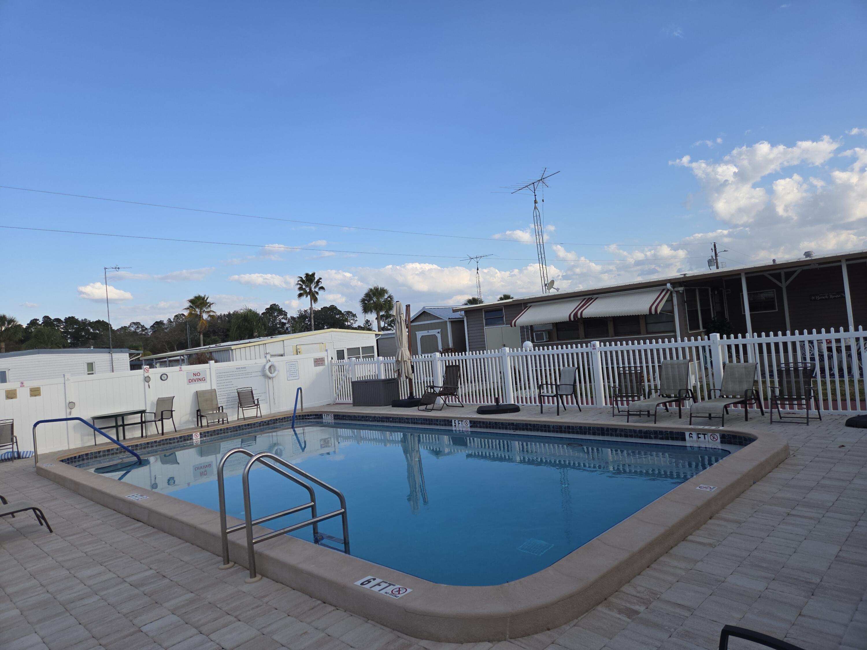 2915 Roger Street Sebring, FL 33872 - Photo 29 of 35 communtiy pool