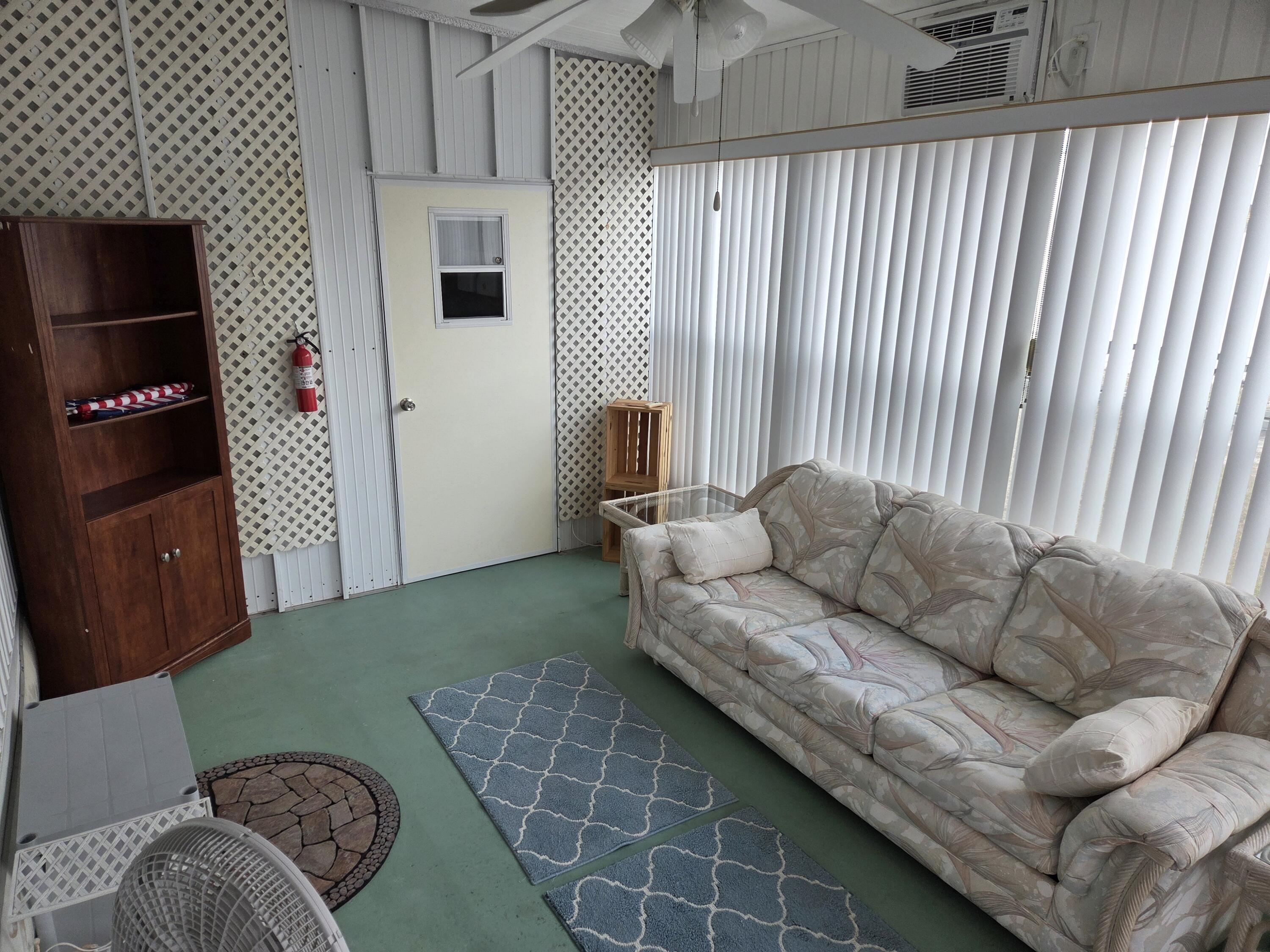 2915 Roger Street Sebring, FL 33872 - Photo 3 of 35 Florida Room
