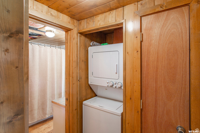 1644 West Tollgate Cyn Road, Unit 79AM Coalville, UT 84017 - Photo 19 of 31 Wood paneling throughout, stacked washer and dryer, wood-finish flooring, built-in overhead lighting
