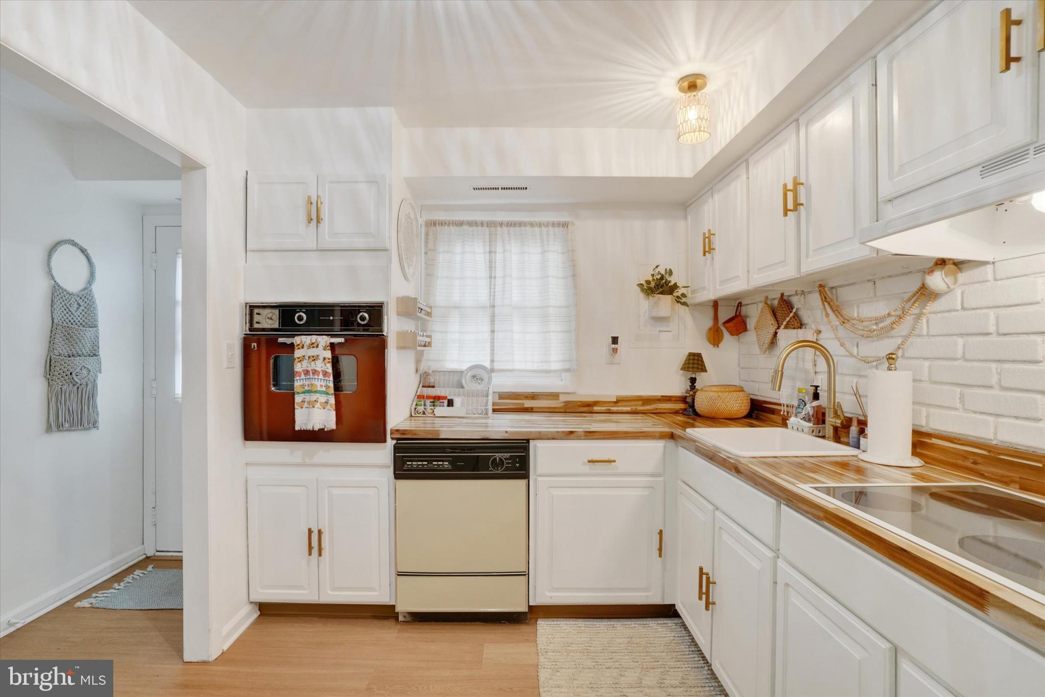 685 Colony Drive York, PA 17404 - Photo 7 of 26 a kitchen with a sink stove and cabinets