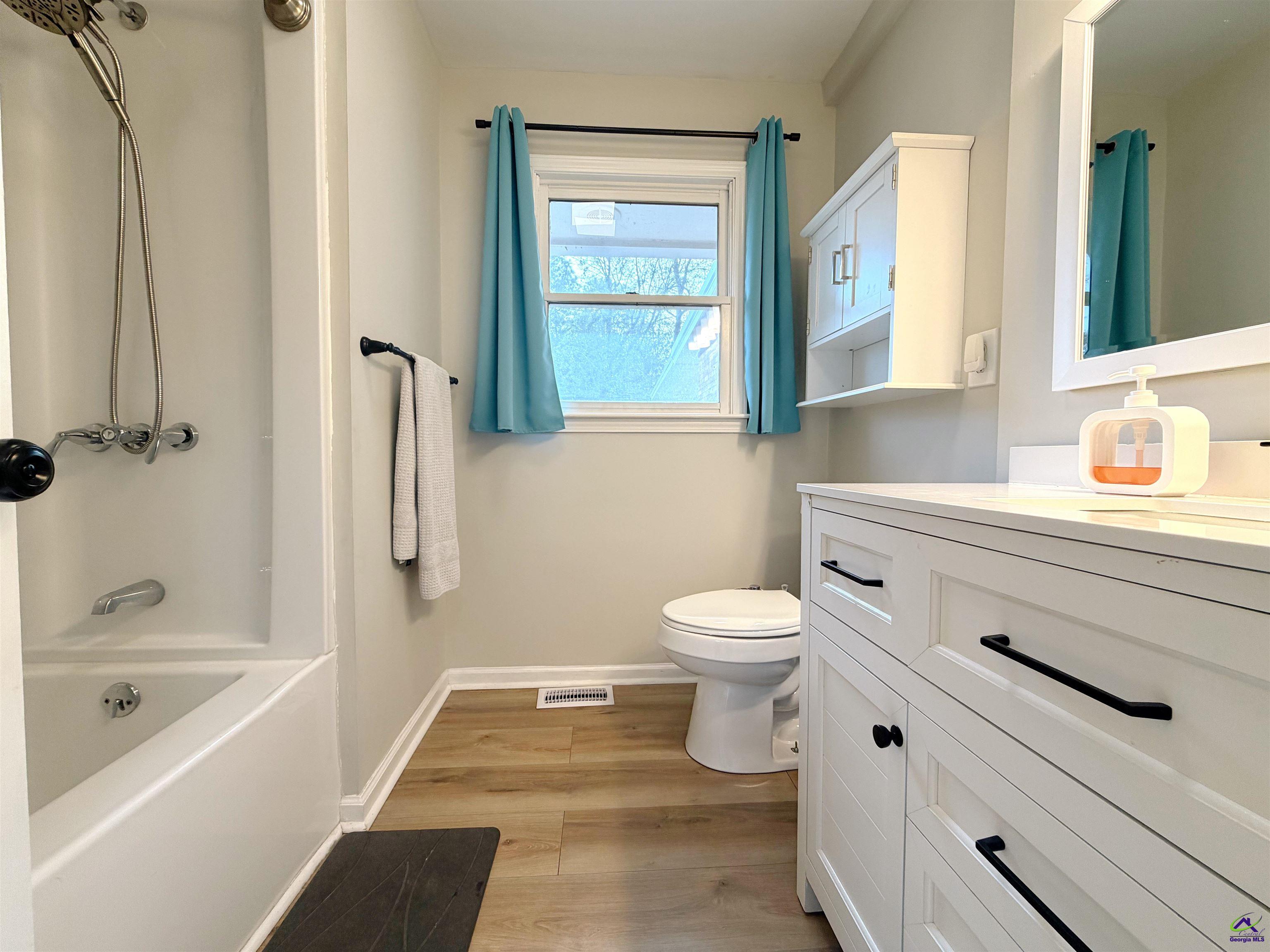 108 Weaver Road Warner Robins, GA 31093 - Photo 19 of 26 a bathroom with a sink a toilet and a bathtub