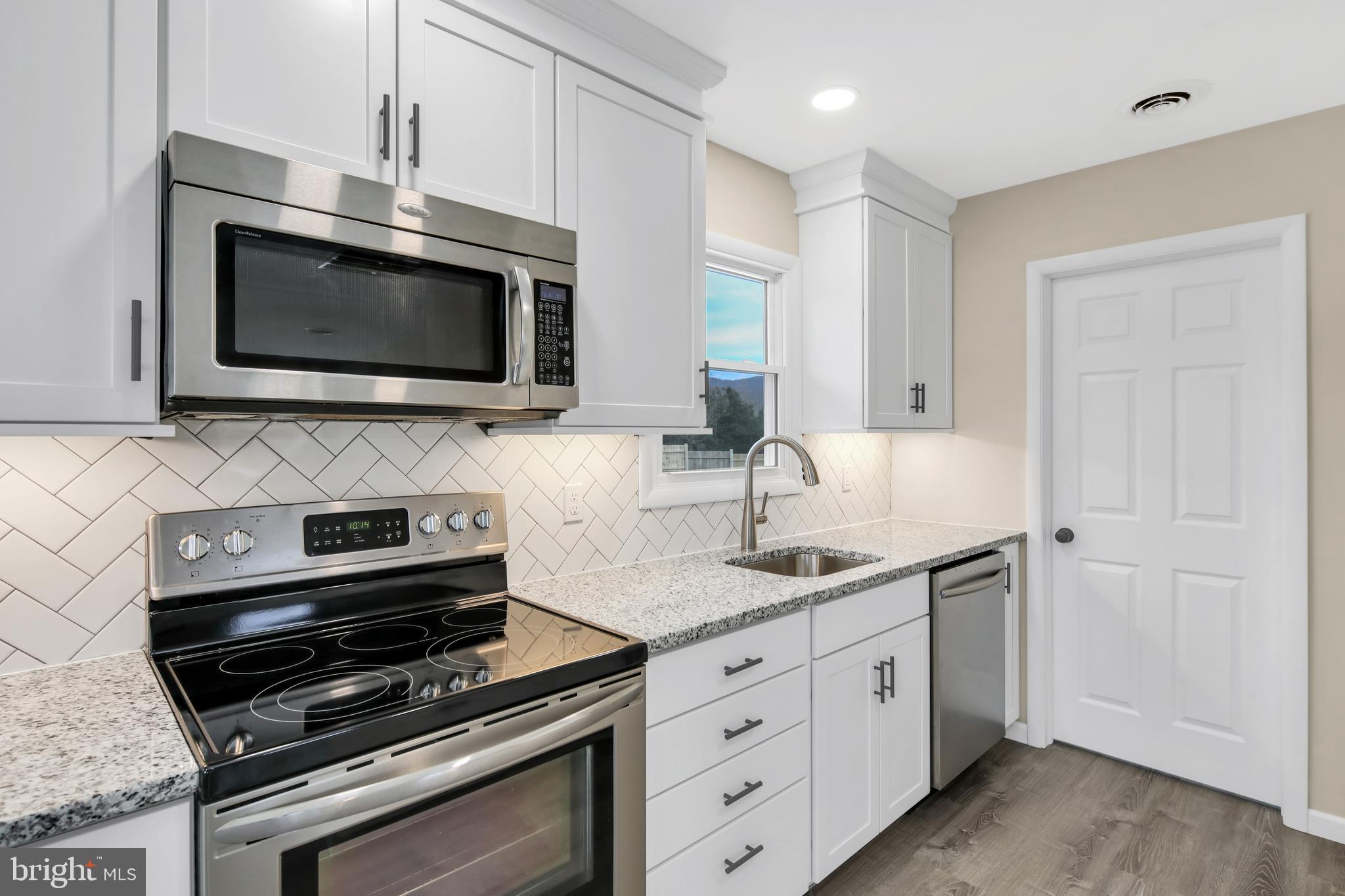 3406 Howellsville Road Front Royal, VA 22630 - Photo 9 of 29 Kitchen with tile backsplash