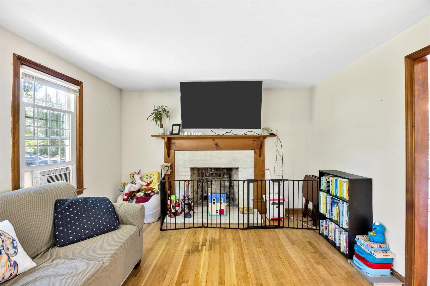 27 Oregon Road Mashpee, MA 02649 - Photo 5 of 30 05-889A9535