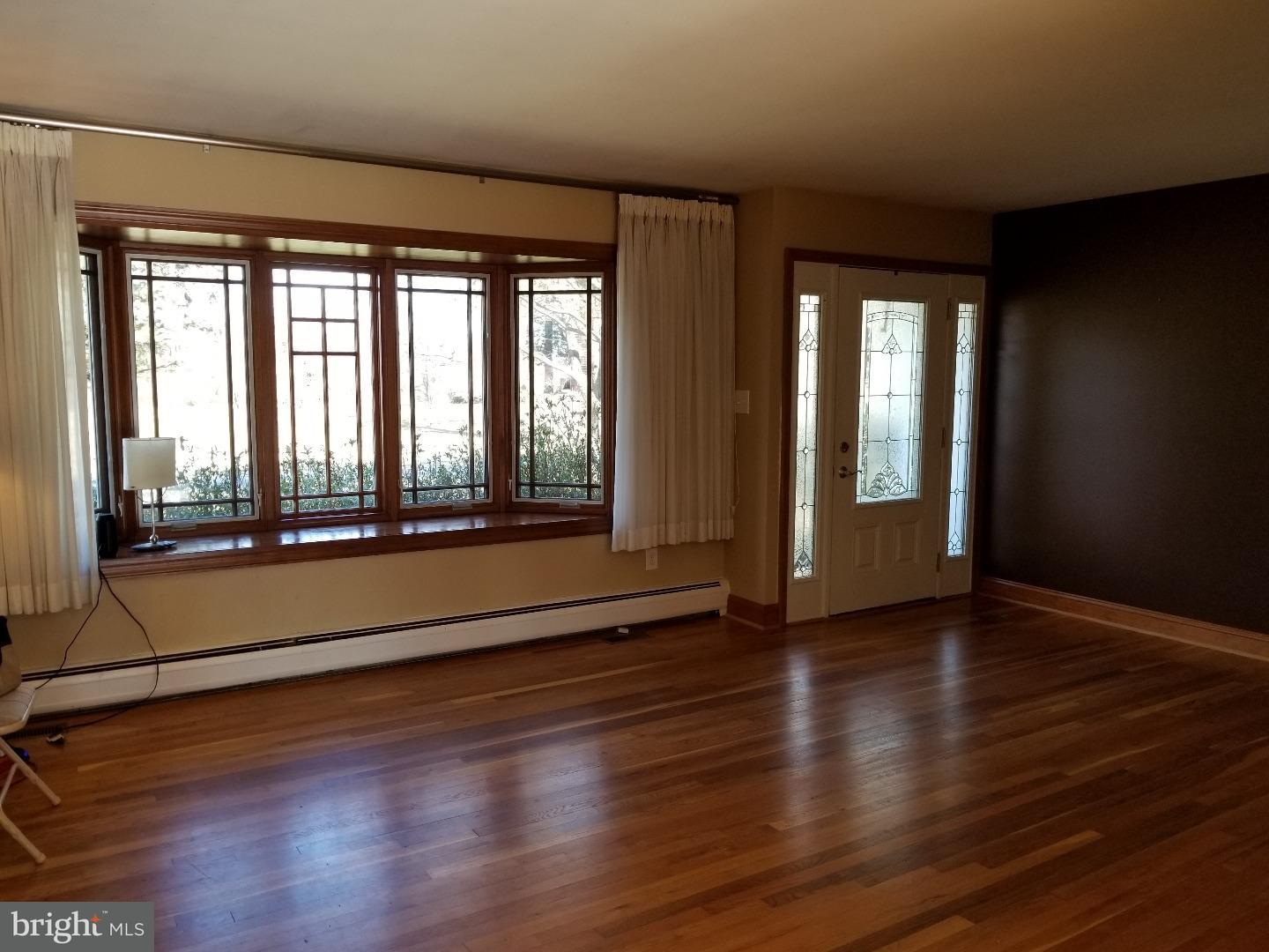 651 Middletown Road Media, PA 19063 - Photo 4 of 7 Living Room