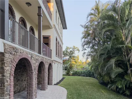 $6,950,000 | 200 South Golf Drive, Naples, FL 34102